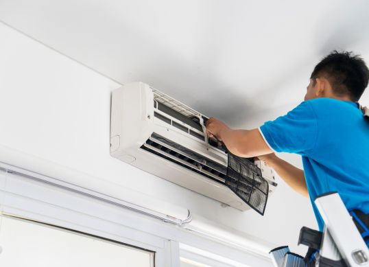 Split AC vs Window AC: Which One is Best for Your Riyadh Apartment?